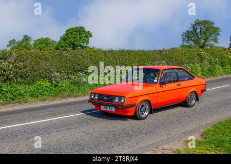 Années 1979 70 Seventies Venetian Red, Ford Escort RS Custom, un moteur 2,0 litres, quatre cylindres, SACT, Pinto; vintage, moteurs classiques restaurés, collectionneurs d'automobiles passionnés d'automobile, voitures anciennes voyageant dans le Cheshire, Royaume-Uni Banque D'Images