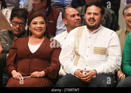 Rassemblement pré-campagne Clara Brugada pour le chef du gouvernement de Mexico 20 novembre 2023, Mexico, Mexique: Sebastian Ramirez, leader du mouvement de régénération nationale MORENA à Mexico, accompagne Clara Brugada Molina dans le cadre du début de sa pré-campagne au Centre culturel Roberto Cantoral le 20 novembre 2023 à Mexico, Mexico Mexico Mexico Mexico Copyright : xJosexLuisxToralesxxxEyepixxGroupx crédit : Imago/Alamy Live News Banque D'Images