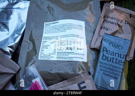 contenu d'une armée britannique de ration militaire de 24 heures contenu du pack mre uk Banque D'Images