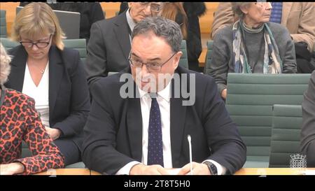 Capture d'écran de la télévision du Parlement du gouverneur de la Banque d'Angleterre Andrew Bailey s'adressant au comité spécial du Trésor des chambres du Parlement à Londres. Date de publication : mardi 21 novembre 2023. Banque D'Images