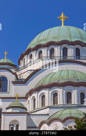 Temple orthodoxe serbe de Saint Sava à Belgrade à la journée ensoleillée d'été Banque D'Images