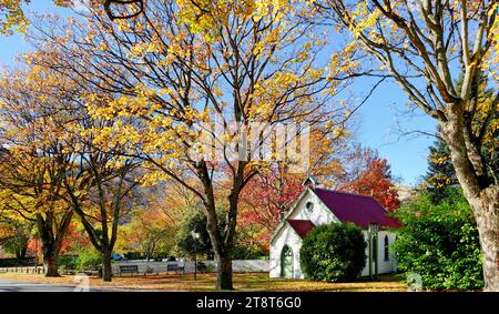 St Paul Arrowtown Otago, le site de l'église Saint-Paul a été acquis en 1869 et l'église actuelle a été érigée en 1871. Depuis sa création, l'église a appartenu à la paroisse anglicane de Wakatipu (anciennement un district paroissial), bien que pendant une brève période dans les années 1920 Arrowtown ait constitué un district séparé Banque D'Images