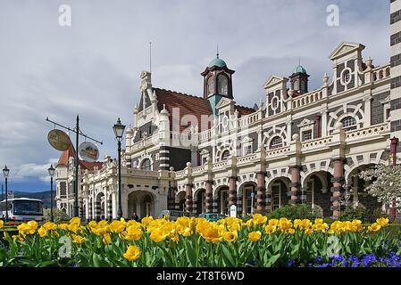 Dunedin Railway Station, Dunedin Railway Station à Dunedin sur l'île du Sud de la Nouvelle-Zélande, conçue par George Troup, est la quatrième gare de la ville. Il a valu à son architecte le surnom de «Gingerbread George Banque D'Images