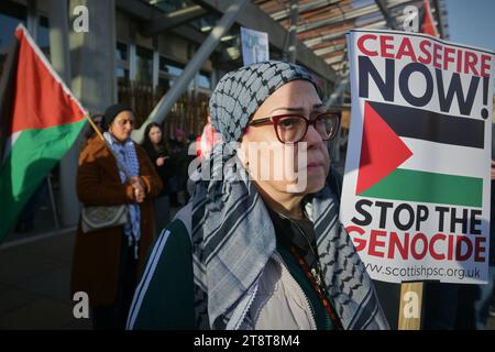 Édimbourg Écosse, Royaume-Uni 21 novembre 2023. Des manifestants pro palestiniens se rassemblent devant le Parlement écossais avant un débat du gouvernement écossais sur la situation au Moyen-Orient. crédit sst/alamy live news Banque D'Images