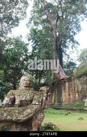 Angkor Thom Victory Gate, ancienne ville khmère près d'Angkor Wat, Siem Reap, Cambodge. Règne de Jayavarman VII, fin du 12e siècle, et plus tard Banque D'Images