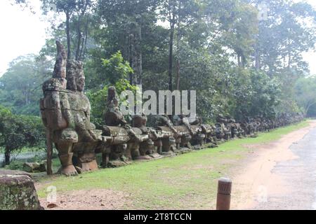 Angkor Thom Victory Gate, ancienne ville khmère près d'Angkor Wat, Siem Reap, Cambodge. Règne de Jayavarman VII, fin du 12e siècle, et plus tard Banque D'Images