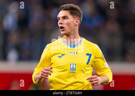 LEVERKUSEN, ALLEMAGNE - 20 NOVEMBRE : Georgiy Sudakov, de l'Ukraine, regarde lors du match des qualifications européennes Groupe C - UEFA EURO 2024 entre l'Ukraine et l'Italie à BayArena le 20 novembre 2023 à Leverkusen, Allemagne. (Photo de Joris Verwijst/BSR Agency) Banque D'Images