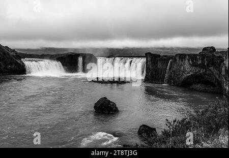 Godafoss Waterfall : une cascade spectaculaire située dans le nord-est de l'Islande, en Europe Banque D'Images