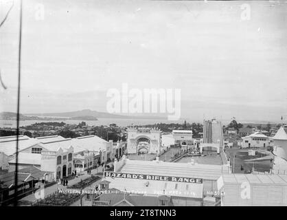 Vue du pays des merveilles depuis la tour d'exposition, Auckland, exposition de Nouvelle-Zélande, Auckland, domaine de Nouvelle-Zélande, vue sur Wonderland depuis la tour d'exposition. Le bâtiment de l'exposition des beaux-arts et le champ de tir de Hazard peuvent être vus à proximité. Au loin, on peut voir Parnell, North Head et Mount Victoria, Devonport, avec l'île de Rangitoto à l'horizon. P, 1 janvier 1914 à l'exposition d'Auckland, Nouvelle-Zélande, Auckland, domaine de Nouvelle-Zélande Banque D'Images