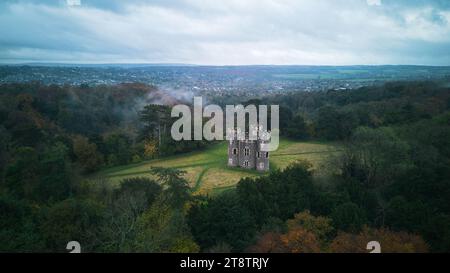 Vue sur Arial du château de Blaise, qui se trouve dans le domaine du château de Blaise. Photo prise lors d'une journée humide d'automne en novembre 2023. Banque D'Images