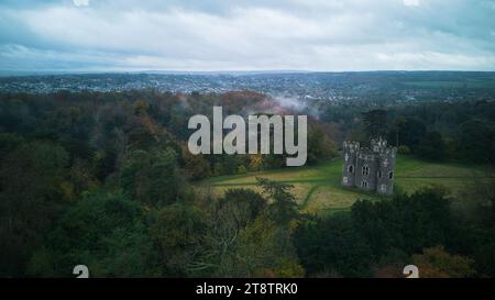 Vue sur Arial du château de Blaise, qui se trouve dans le domaine du château de Blaise. Photo prise lors d'une journée humide d'automne en novembre 2023. Banque D'Images