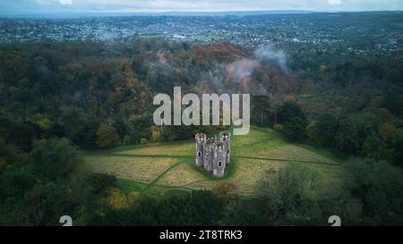 Vue sur Arial du château de Blaise, qui se trouve dans le domaine du château de Blaise. Photo prise lors d'une journée humide d'automne en novembre 2023. Banque D'Images