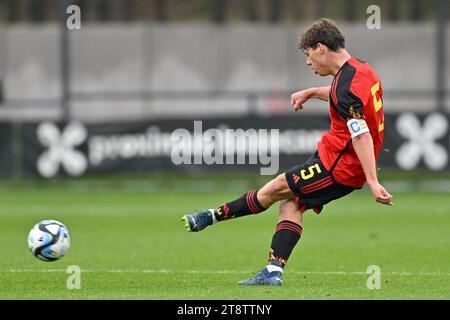 Tubize, Belgique. 21 novembre 2023. Arnaud Dony (5 ans) de Belgique photographié lors d'un match amical de football entre les équipes nationales des moins de 20 ans de Belgique et de France le mardi 21 novembre 2023 à Tubize, Belgique . Crédit : Sportpix/Alamy Live News Banque D'Images