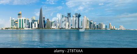 Doha, Qatar - 16 novembre 2023 : la Skyline panoramique de Doha, Banque D'Images