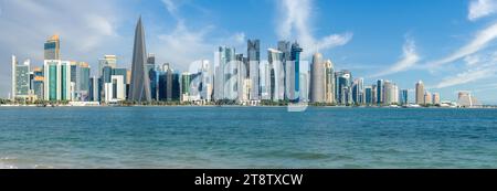 Doha, Qatar - 16 novembre 2023 : la Skyline panoramique de Doha, Banque D'Images