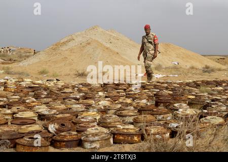 HAJJAH, YÉMEN – 27 janvier 2021 : destruction de plus de cinq mille mines et engins explosifs restes de guerre dans le gouvernorat de Hajjah sur le Banque D'Images