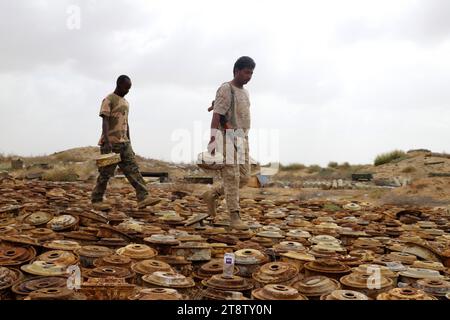 HAJJAH, YÉMEN – 27 janvier 2021 : destruction de plus de cinq mille mines et engins explosifs restes de guerre dans le gouvernorat de Hajjah sur le Banque D'Images