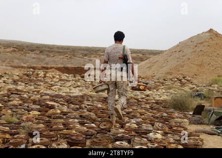 HAJJAH, YÉMEN – 27 janvier 2021 : destruction de plus de cinq mille mines et engins explosifs restes de guerre dans le gouvernorat de Hajjah sur le Banque D'Images