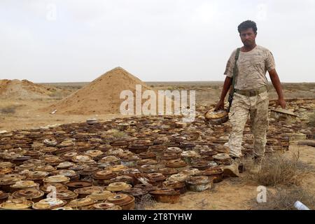 HAJJAH, YÉMEN – 27 janvier 2021 : destruction de plus de cinq mille mines et engins explosifs restes de guerre dans le gouvernorat de Hajjah sur le Banque D'Images