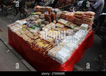 Street Market près de l'Université de Dhaka, Dhaka, Bangladesh Banque D'Images