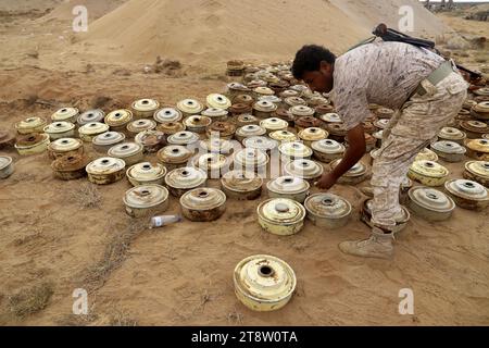 HAJJAH, YÉMEN – 27 janvier 2021 : destruction de plus de cinq mille mines et engins explosifs restes de guerre dans le gouvernorat de Hajjah sur le Banque D'Images