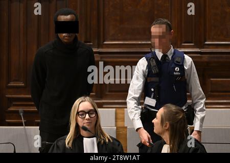 Anvers, Belgique. 21 novembre 2023. L'accusé Marcello avec photo lors de la composition du jury pour le procès d'assises de Dutch Marcello avec, à la Cour d'assises d'Anvers, à Anvers, mardi 21 novembre 2023. WITH est accusé du meurtre d'Olushola Bola Omotosho-Dare, poignardé à mort il y a trois ans dans son bureau de change de la Bisschopstraat à Anvers. BELGA PHOTO LAURIE DIEFFEMBACQ crédit : Belga News Agency/Alamy Live News Banque D'Images