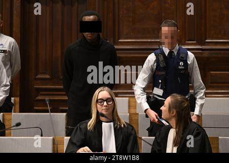 Anvers, Belgique. 21 novembre 2023. L'accusé Marcello avec photo lors de la composition du jury pour le procès d'assises de Dutch Marcello avec, à la Cour d'assises d'Anvers, à Anvers, mardi 21 novembre 2023. WITH est accusé du meurtre d'Olushola Bola Omotosho-Dare, poignardé à mort il y a trois ans dans son bureau de change de la Bisschopstraat à Anvers. BELGA PHOTO LAURIE DIEFFEMBACQ crédit : Belga News Agency/Alamy Live News Banque D'Images