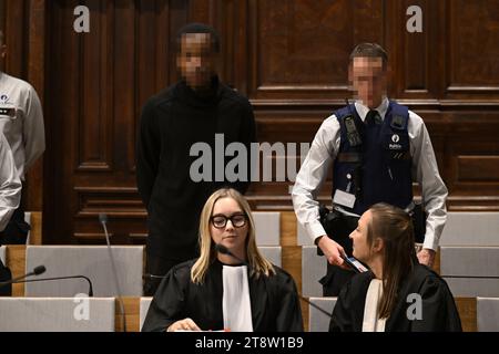 Anvers, Belgique. 21 novembre 2023. L'accusé Marcello avec photo lors de la composition du jury pour le procès d'assises de Dutch Marcello avec, à la Cour d'assises d'Anvers, à Anvers, mardi 21 novembre 2023. WITH est accusé du meurtre d'Olushola Bola Omotosho-Dare, poignardé à mort il y a trois ans dans son bureau de change de la Bisschopstraat à Anvers. BELGA PHOTO LAURIE DIEFFEMBACQ crédit : Belga News Agency/Alamy Live News Banque D'Images