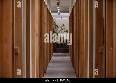 Vue frontale du couloir du studio de design Banque D'Images