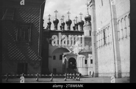 Hugo Simberg, 24.6,1873, Hamina, 12.7,1917, Ähtäri, vue de la ville de Moscou, de la gauche le Palais des faisans, la cathédrale de la passion voilée, l'église de la déposition de la Robe de la Vierge et la cathédrale Uspensky, 1899, 55 × 82 mm, cathédrale, ville, église, Kremlin, voyages, Moscou, palais, Russie - travail Banque D'Images