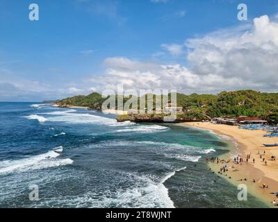 Vue sur le paysage de Drini Beach, Gunung Kidul, Yogyakarta, Indonésie Banque D'Images