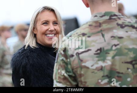 Marche en Famenne, Belgique. 21 novembre 2023. Le ministre de la Défense Ludivine Dedonder photographié lors d'une visite royale au camp militaire du Roi Albert à Marche-en-Famenne, dans le cadre de ses traditionnelles visites de travail à la Défense, mardi 21 novembre 2023. Le Roi rencontre des soldats et des civils en formation et est informé des différents statuts de la Défense, de la coopération mutuelle et de la politique du personnel. BELGA PHOTO VIRGINIE LEFOUR crédit : Belga News Agency/Alamy Live News Banque D'Images