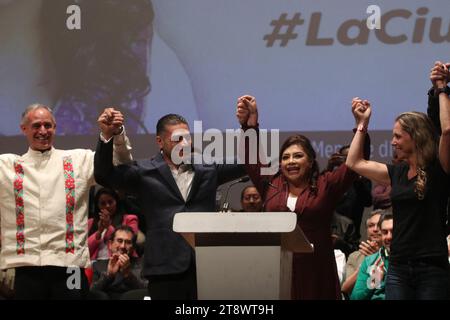 Mexico, Mexique. 20 novembre 2023. 20 novembre 2023, Mexico, Mexique: Hugo López-Gatell Ramírez, Omar Hamid García Harfuch et Mariana Boy accompagnent Clara Brugada Molina dans le cadre du début de sa pré-campagne au Centre culturel Roberto Cantoral le 20 novembre 2023 à Mexico, Mexique (photo José Luis Torales/Eyepix Group/Sipa USA) crédit : SIPA USA/Alamy Live News Banque D'Images