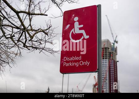 21 novembre 2023, Londres, Royaume-Uni : le gouvernement britannique devrait opérer des coupes drastiques dans le soutien aux personnes handicapées et aux personnes souffrant de problèmes de santé mentale qui sont incapables de travailler dans la prochaine déclaration d’automne de weekÂ€™. Les plans comprennent des évaluations des capacités de travail changeantes, utilisées pour décider si les gens peuvent recevoir des avantages sociaux et sont assez bien pour travailler. (Image de crédit : © Velar Grant/ZUMA Press Wire) USAGE ÉDITORIAL SEULEMENT! Non destiné à UN USAGE commercial ! Banque D'Images