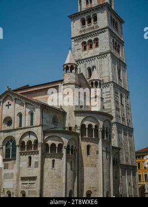 Tour Ghirlandina de la Cathédrale Métropolitaine ou Duomo à Modène, Italie Banque D'Images