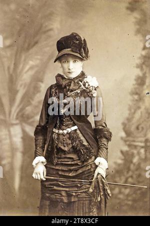 Portrait de Rosine Bernard, dite Sarah Bernhardt (1844-1923), actrice, Downey, William, photographe, photographie, Arts graphiques, Photographie, tirage papier albumen, Dimensions - oeuvre : hauteur : 14,4 cm, largeur : 10,1 cm, Dimensions : hauteur : 16,6 cm, largeur : 11 cm Banque D'Images