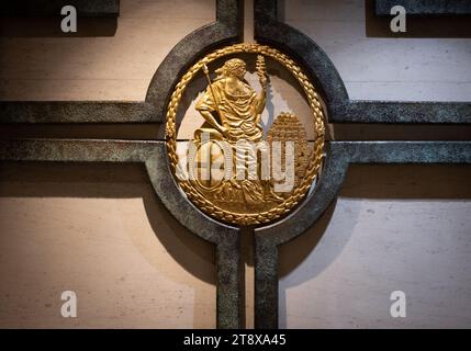 Londres, Royaume Uni. 21 novembre 2023. Le gouverneur de la Banque d'Angleterre, Andrew Bailey, avertit que plus de travail doit être fait pour ramener l'inflation à l'objectif de 2% et que de nouvelles hausses de taux pourraient encore être nécessaires. La Banque a relevé les taux d'intérêt 14 fois de suite lors des réunions de la CPM entre décembre 2021 et août 2023 afin de réduire l'inflation, qui avait atteint un sommet de 11,1% en octobre de l'année dernière. Selon les prévisions les plus récentes de la Banque, l'inflation tombera à 3 % l'an prochain et reviendra à l'objectif de 2 % en 2025. (Image de crédit : © Velar Grant/ZUMA Press Wire) USAGE ÉDITORIAL SEULEMENT! Non destiné à UN USAGE commercial ! Banque D'Images