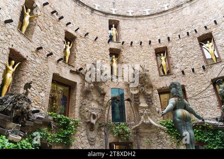 Figueres, Espagne - 13 mai 2023 : Musée du Théâtre de Salvador Dali à Figueres. Banque D'Images