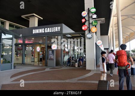 Arrivée à l'aéroport de Phnom Penh, le 21 novembre 2023, principal aéroport du Cambodge. Les vols de départ et d'arrivée sont disponibles vers/depuis des destinations domestiques et étrangères. Bienvenue à l'aéroport international de Phnom Penh, l'aéroport de la capitale. Banque D'Images