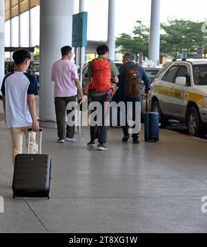 Arrivée à l'aéroport de Phnom Penh, le 21 novembre 2023, principal aéroport du Cambodge. Les vols de départ et d'arrivée sont disponibles vers/depuis des destinations domestiques et étrangères. Bienvenue à l'aéroport international de Phnom Penh, l'aéroport de la capitale. Banque D'Images