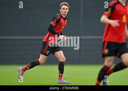 Tubize, Belgique. 21 novembre 2023. Matte Smets (3) de Belgique photographié lors d'un match amical de football entre les équipes nationales de moins de 20 ans de Belgique et de France le mardi 21 novembre 2023 à Tubize, Belgique . Crédit : Sportpix/Alamy Live News Banque D'Images