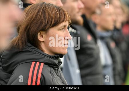 Tubize, Belgique. 21 novembre 2023. La teamManager Catherine Debrouwer photographiée lors d'un match amical de football entre les équipes nationales des moins de 20 ans de Belgique et de France le mardi 21 novembre 2023 à Tubize, Belgique . Crédit : Sportpix/Alamy Live News Banque D'Images