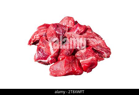 Morceaux de viande de filet de bœuf crue en dés. Isolé, fond blanc Banque D'Images