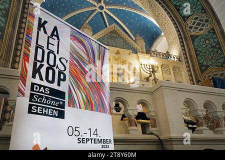 Pressekonferenz anläßlich der 36. Jüdischen Kulturtage 22023 in der Synagoge Rykestraße in Berlin-Prenzlauer Berg am Dienstag, den 29. August fand in der Synagoge Rykestraße die Pressekonferenz zu den 36. Jüdischen Kulturtagen statt. Diese finden vom 05.-14.09.2023 statt.Teilnehmer der Pressekonferenz waren Chrisitane Munsberg Literaturzelt Bebelplatz, AVI Toubiana Intendant der 36. Jüdischen Kulturtage, Dr. Gideon Joffe Vorsitzender der Jüdischen Gemeinde zu Berlin und Sara Nachama Kulturdezanentin. Begleitet wurde die PK von der ukrinischen Klezmer-formation Kommuna Lux . Berlin-Prenzlauer Banque D'Images