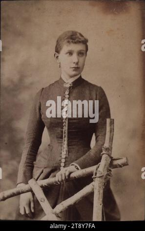 Fanny Huber, Pokorny & Reuter, studio photo, 1883, support carton, papier albumen, hauteur×largeur 11×6, 9 cm, portrait, femme, la collection Vienne Banque D'Images