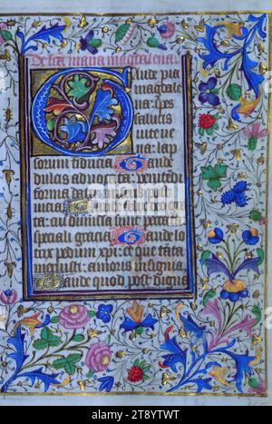 Livre d'heures, initial, ce livre d'heures de poche, ca. 1460-70, a été achevé dans le cercle de Willem Vrelant pour l'utilisation de Sarum. Avec vingt-sept miniatures existantes et vingt-deux initiales historiées, il est un exemple important des livres de prières réalisés dans le troisième quart du XIIIe siècle à Bruges pour les propriétaires anglais. Bien que ce manuscrit ne soit pas particulièrement unique parmi ses pairs, il est exemplaire en raison de son impressionnant programme pictural, y compris les miniatures susmentionnées et les initiales historiées Banque D'Images