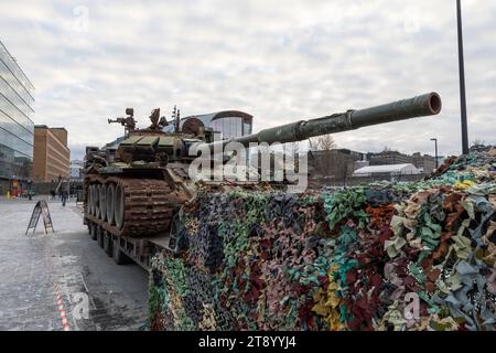 Char de combat principal russe T-72 B3, utilisé pour attaquer l'Ukraine en février 2022 jusqu'à ce que les Ukrainiens le détruisent près de Kiev, exposé à Helsinki, en Finlande. Banque D'Images