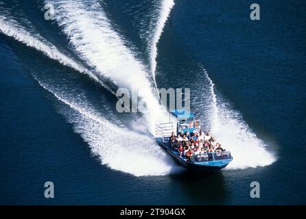 Le Jetboat Rogue Rogue River, Wild & Scenic River, Rogue-Coquille National Scenic Byway, la Forêt Nationale Siskiyou, Oregon Banque D'Images