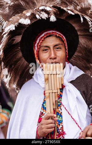 Lima, Pérou, samedi 18 novembre 2023. Danseurs dans le défilé traditionnel pour la Festivité de la Vierge de Candelaria dans le centre de Lima Banque D'Images