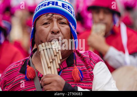 Lima, Pérou, samedi 18 novembre 2023. Danseurs dans le défilé traditionnel pour la Festivité de la Vierge de Candelaria dans le centre de Lima Banque D'Images